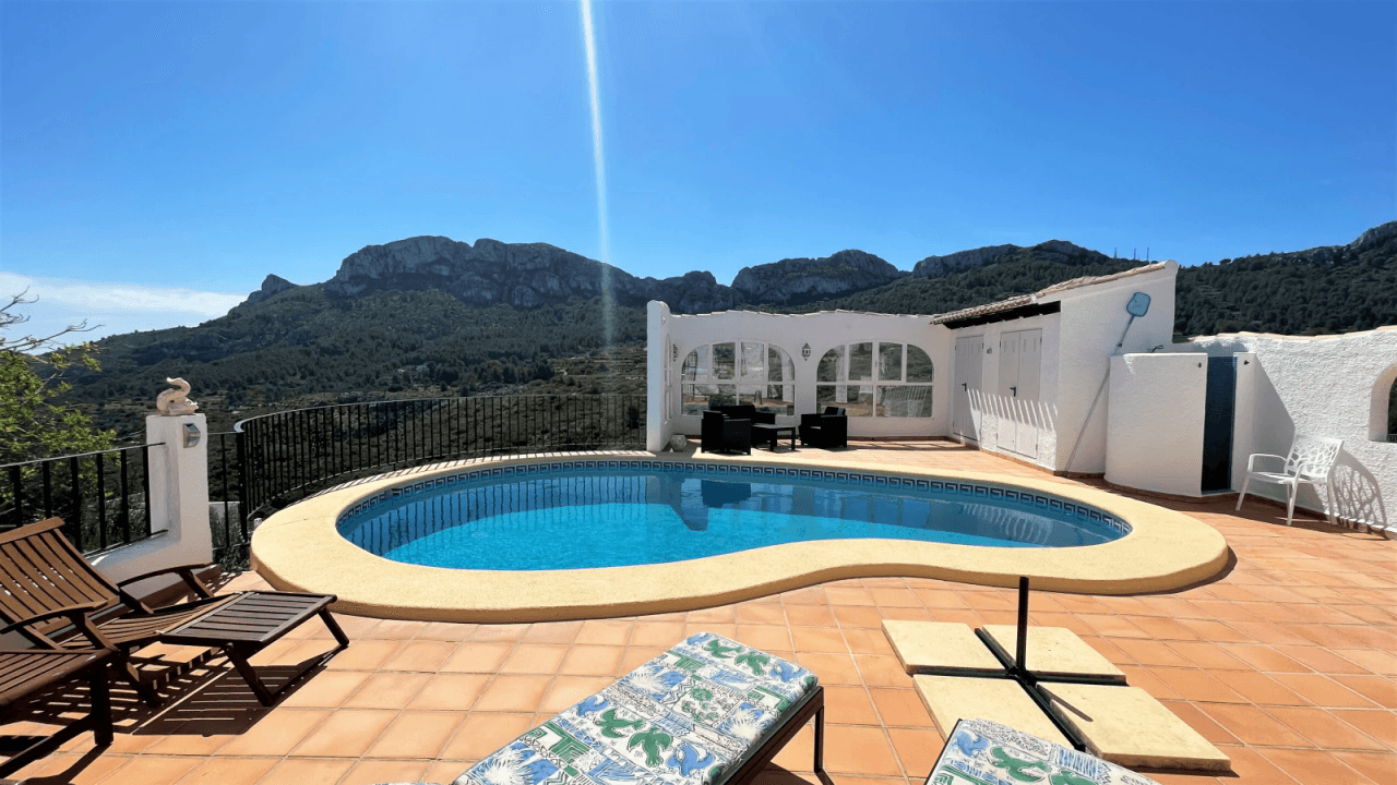 Wunderschöne Villa mit Meer- und Bergblick