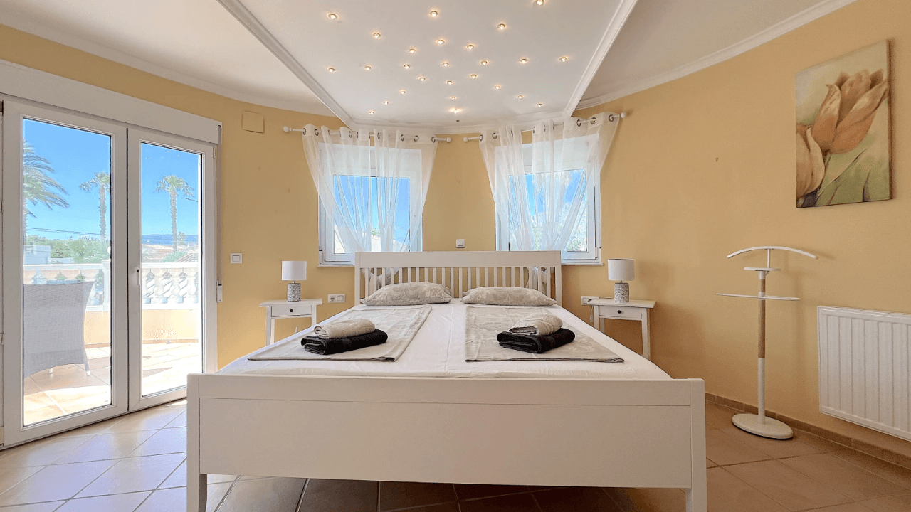 Top gepflegte Villa mit 2 Dachterrassen und vielen Extras, aktuelle Vermietungslizenz liegt vor.