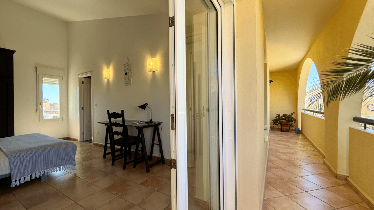 Sehr aussergewöhnliche Luxus Villa auf großem Grundstück in Els Poblets