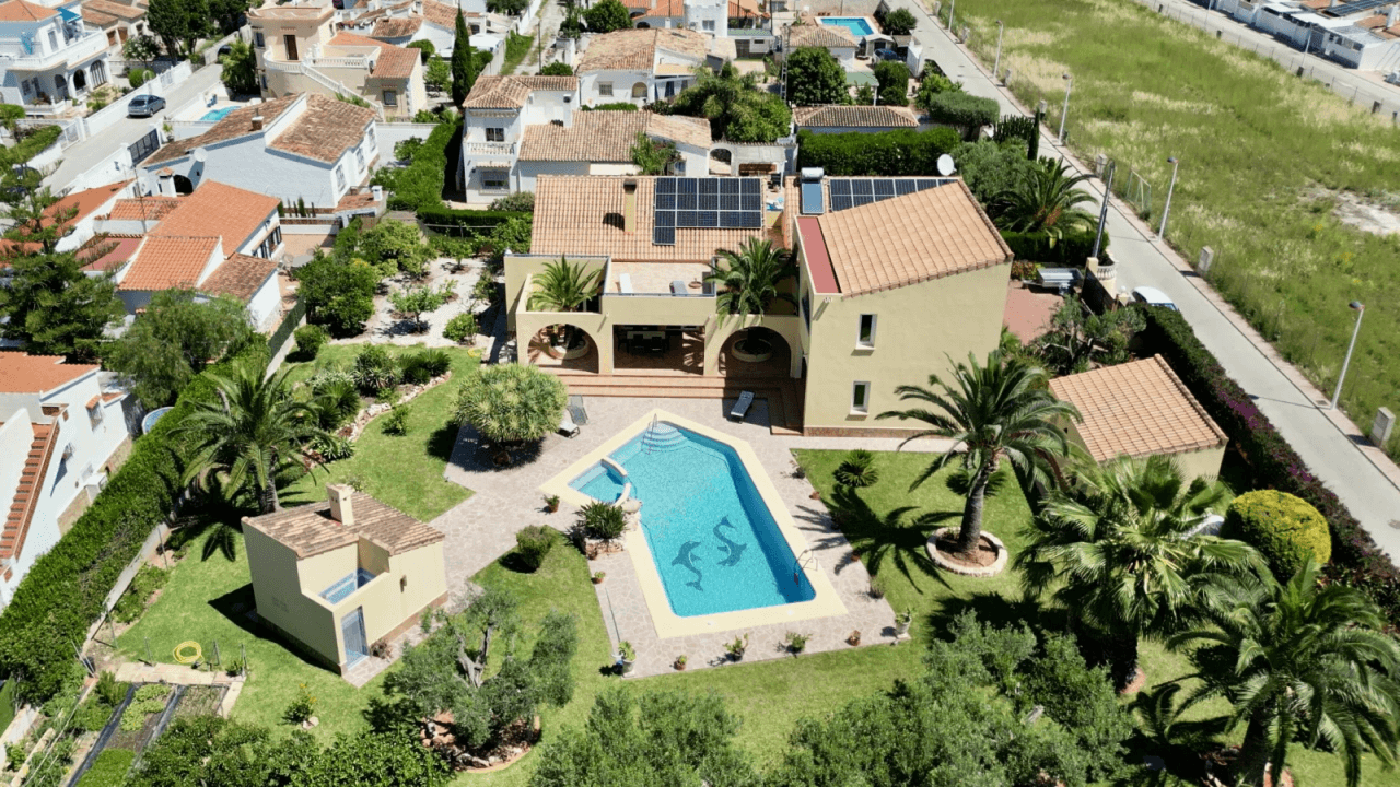 Sehr aussergewöhnliche Luxus Villa auf großem Grundstück in Els Poblets