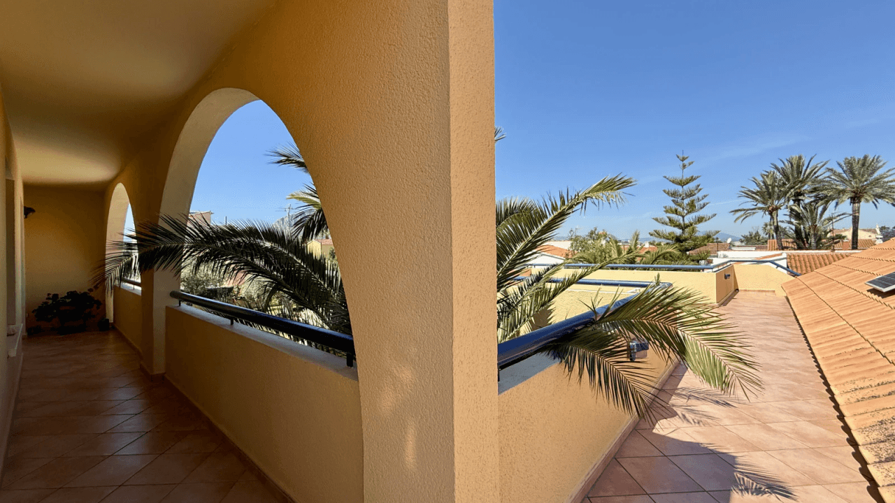 Sehr aussergewöhnliche Luxus Villa auf großem Grundstück in Els Poblets