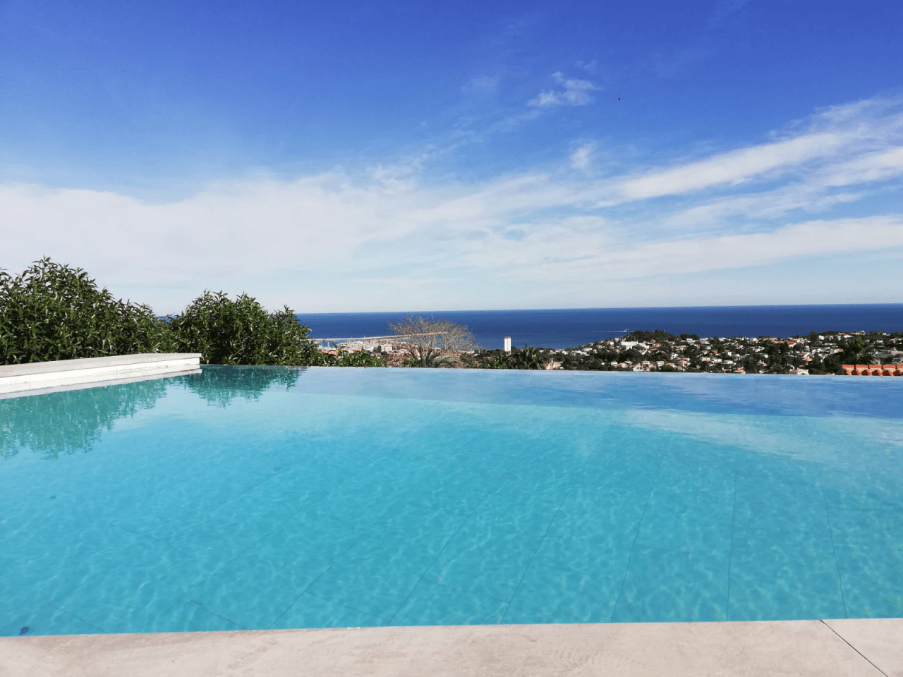 Exklusive Meerblick-Villa mit Infinity-Pool und traumhaftem Außenbereich