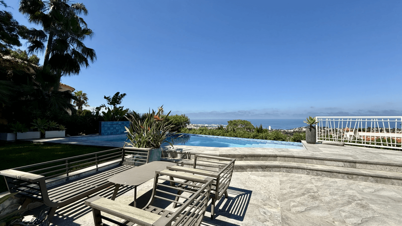 Exklusive Meerblick-Villa mit Infinity-Pool und traumhaftem Außenbereich