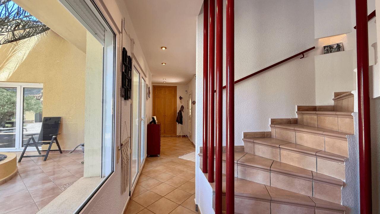 Sehr aussergewöhnliche Luxus Villa auf großem Grundstück in Els Poblets