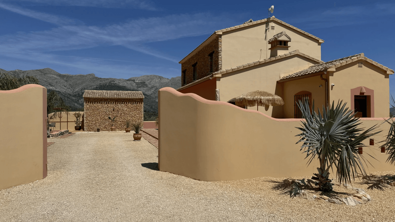 Eine Oase der Ruhe. Traumhaftes Fincaanwesen mit großem Grundstück und 100% Privatsphäre nahe Denia, Oliva, Javea.