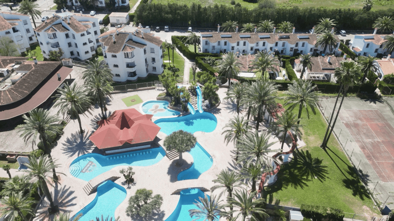 EXCLUSIV: Sehr gepflegtes Reihenhaus mit 3 Schlafzimmern in der beliebten Ferienanlage El Palmar mit großer Poollandschaft
