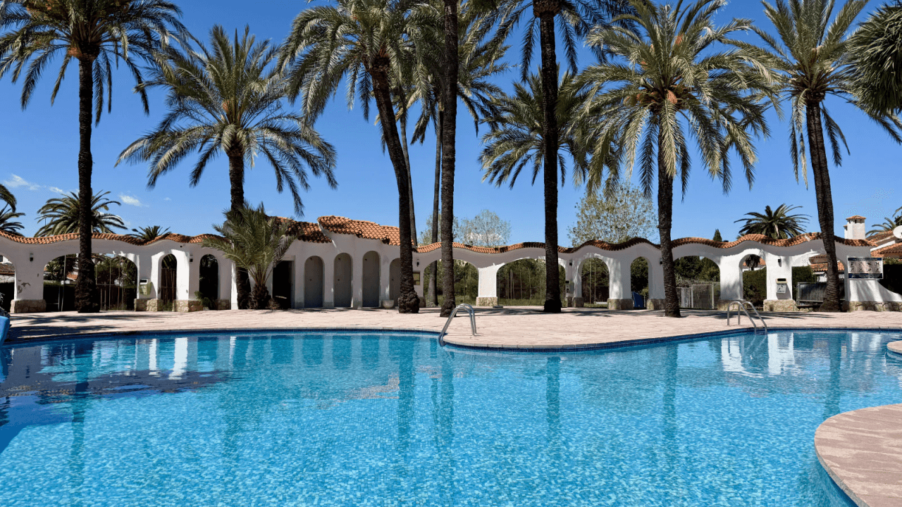 EXCLUSIV: Sehr gepflegtes Reihenhaus mit 3 Schlafzimmern in der beliebten Ferienanlage El Palmar mit großer Poollandschaft