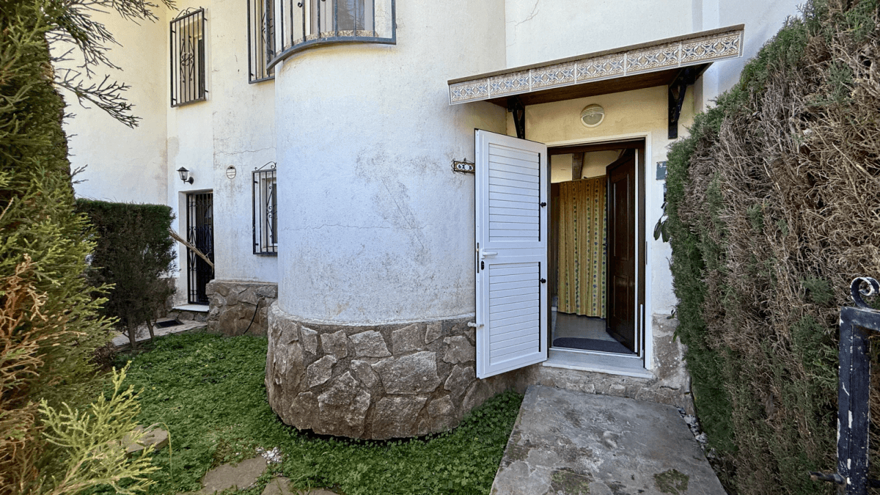 EXCLUSIV: Sehr gepflegtes Reihenhaus mit 3 Schlafzimmern in der beliebten Ferienanlage El Palmar mit großer Poollandschaft