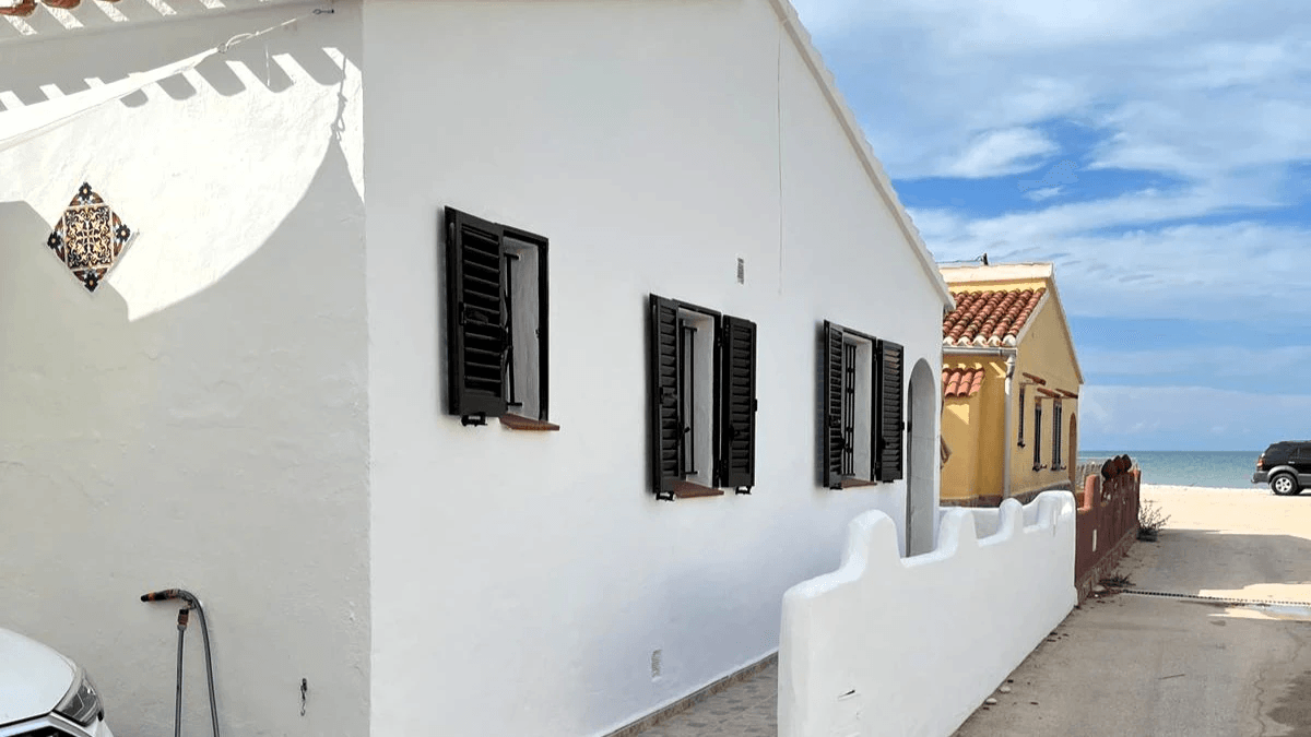 Reihenhaus mit Meerblick in zweiter Linie am Strand von Els Poblets