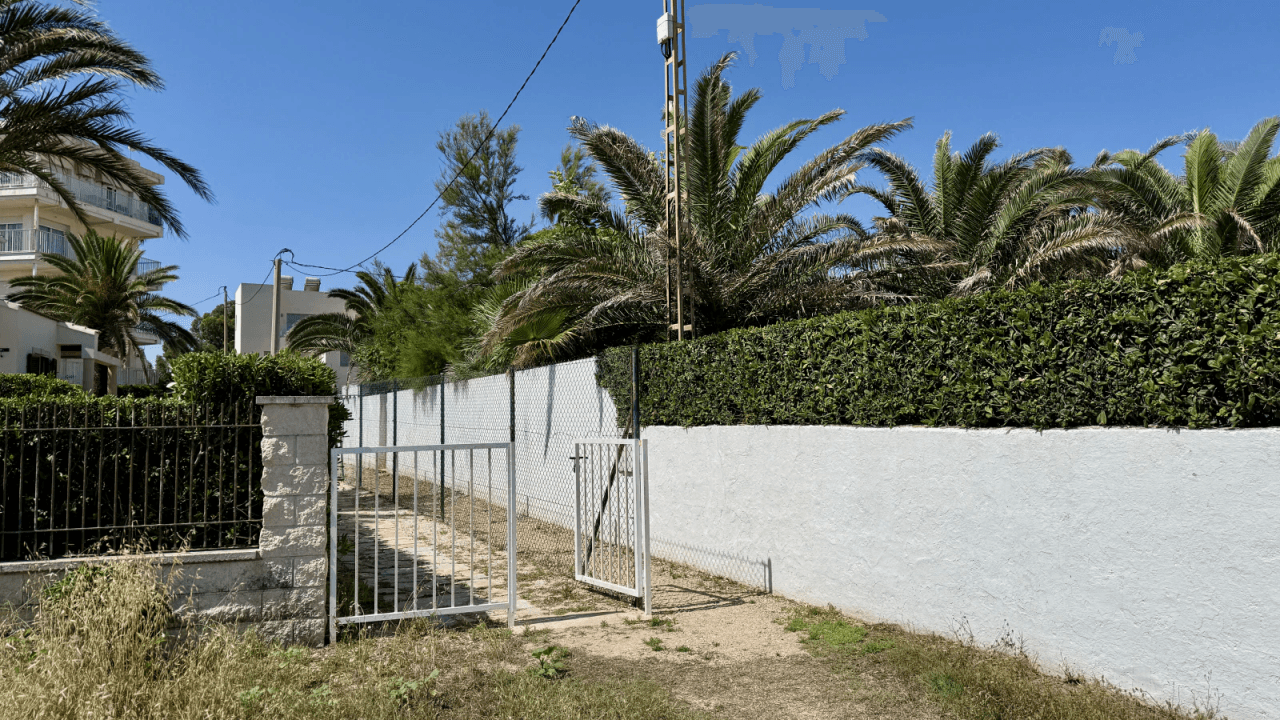 Attraktive Erdgeschosswohnung in einer exklusiven, geschlossenen Residenz mit großzügiger Terrasse und schönem teilweisem Meerblick