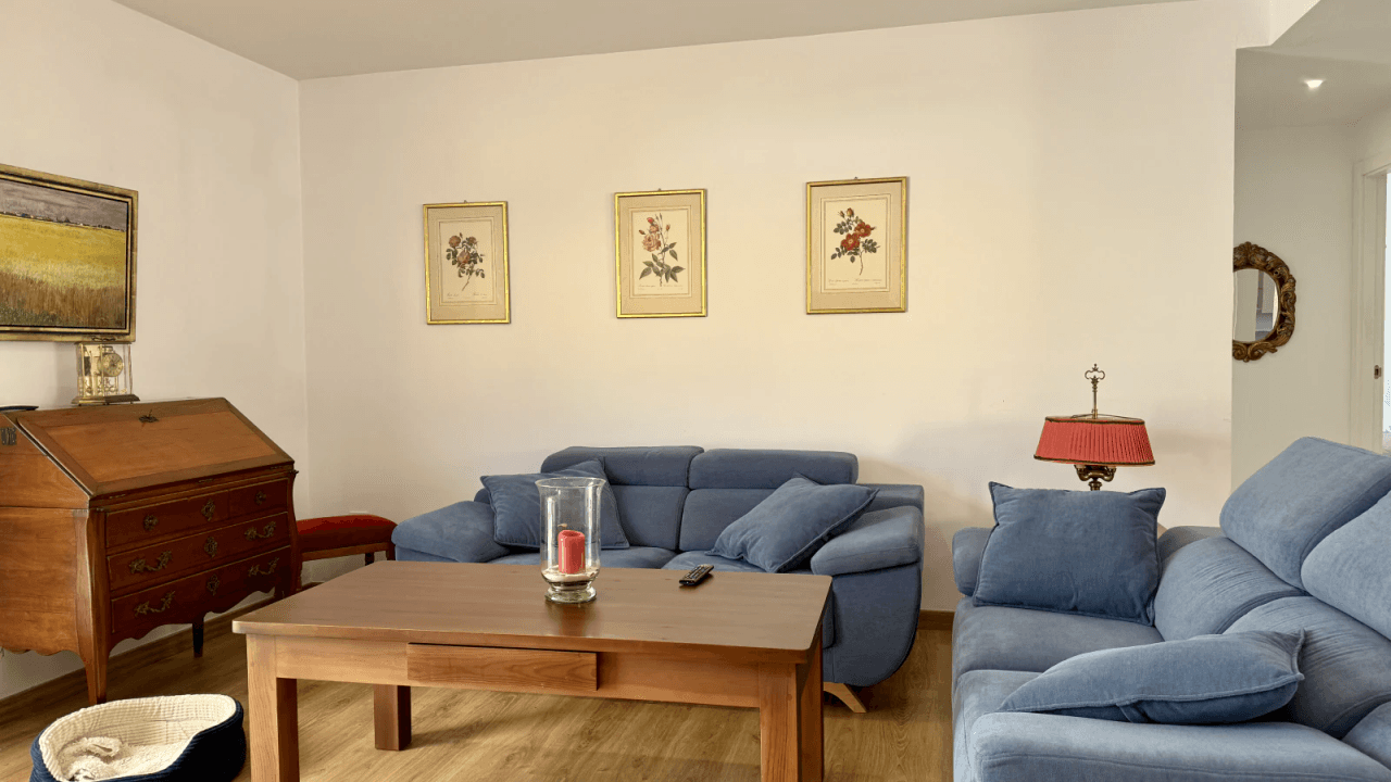 Attraktive Erdgeschosswohnung in einer exklusiven, geschlossenen Residenz mit großzügiger Terrasse und schönem teilweisem Meerblick