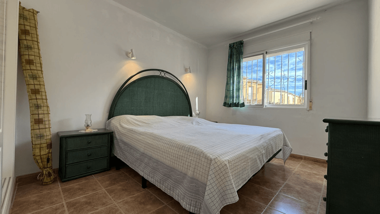 Sonnige 3 Schlafzimmer Villa in Els Poblets mit Pool