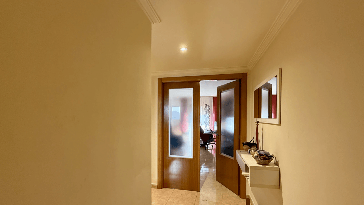 Wohnung in Vergel mit 3 Schlafzimmern, Parkplatz und Abstellraum.