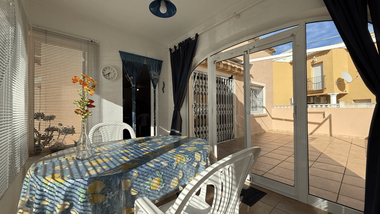 Sonnige 3 Schlafzimmer Villa in Els Poblets mit Pool