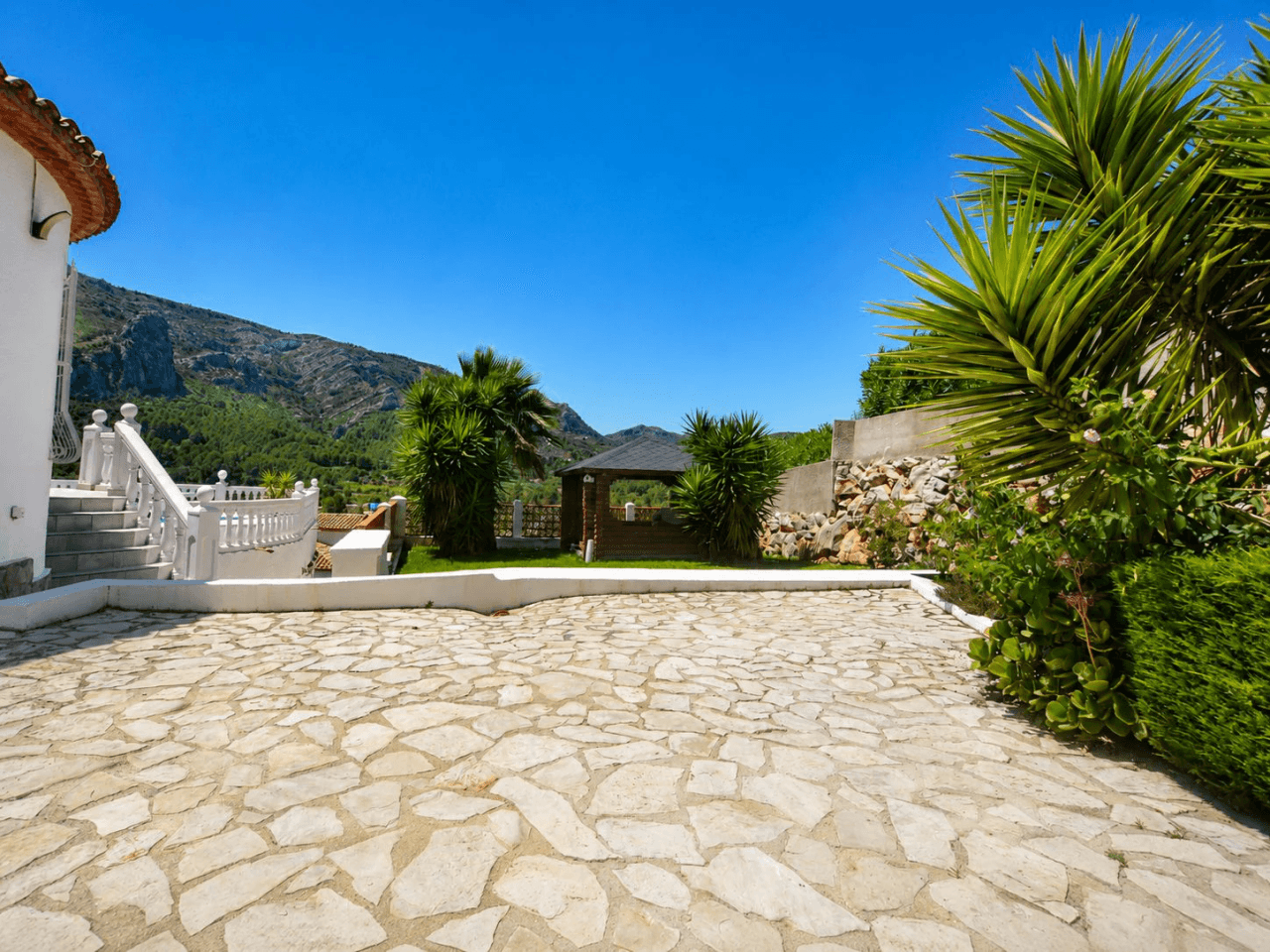Außergewöhnliche Villa mit atemberaubendem Blick auf die Berge.