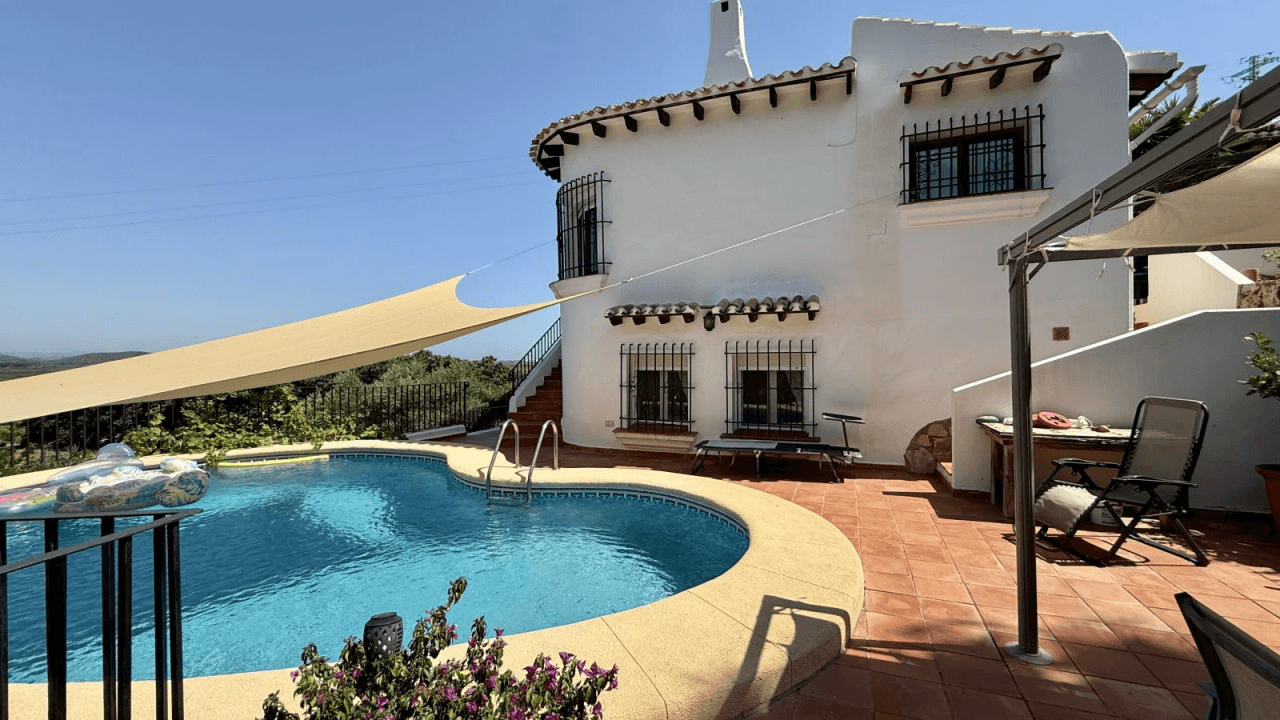 Mediterranes Anwesen am Monte Pego mit Gäste-Casita, zwei privaten Pools und vielseitigem Potenzial
