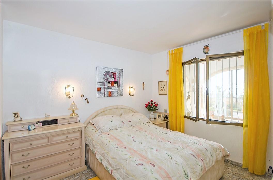 Exceptional villa with several guesthouses in a well-kept park in Calpe