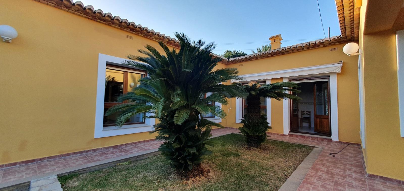 Well maintained mansion in excellent residential area in Oliva XL plot Seaview