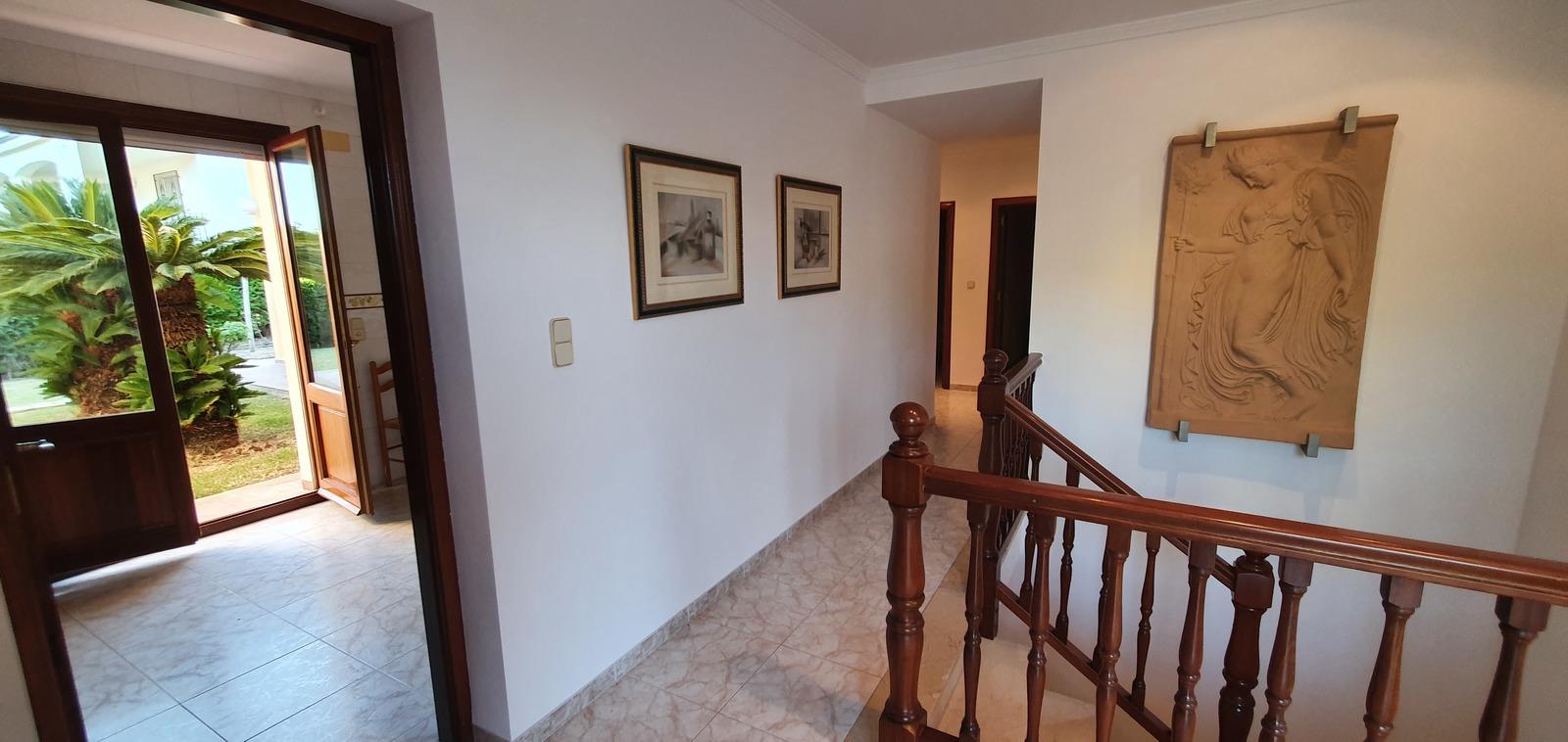 Well maintained mansion in excellent residential area in Oliva XL plot Seaview